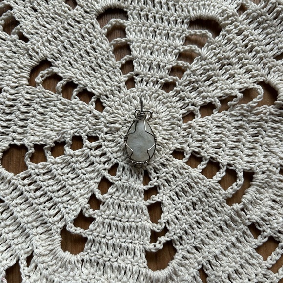 Sterling silver moonstone pendent. - Picture 6 of 8